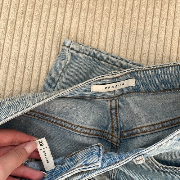 Pacsun High Rise Mom Jeans Like New - Picture 2 of 3